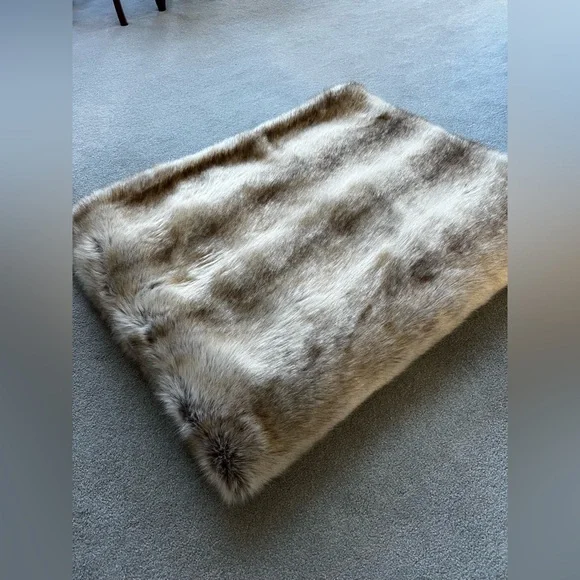 NWOT Limited Edition Blonde Fox Faux Fur Throw 60”x72”